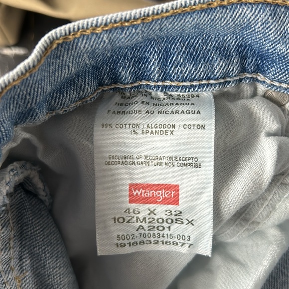 Men’s Jeans. Wrangler. 46x32. Relaxed Fit. - Picture 3 of 3
